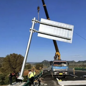 ​交通标牌厂家的材料及工艺选用